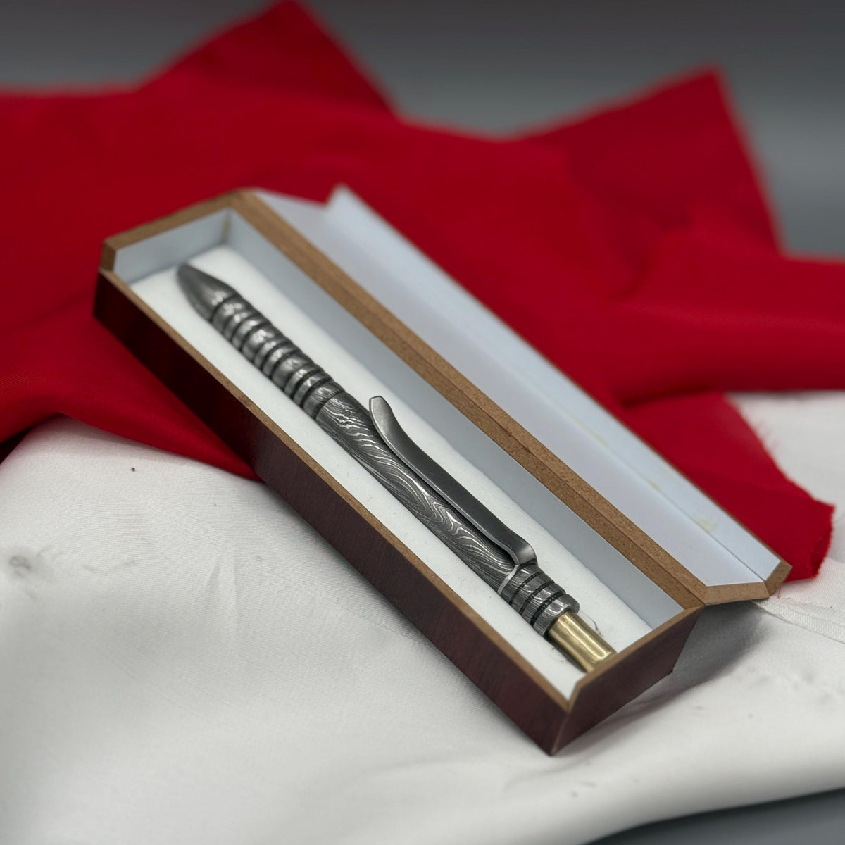 Damascus Steel Bolt Action Pen, Grooved — Viking Style