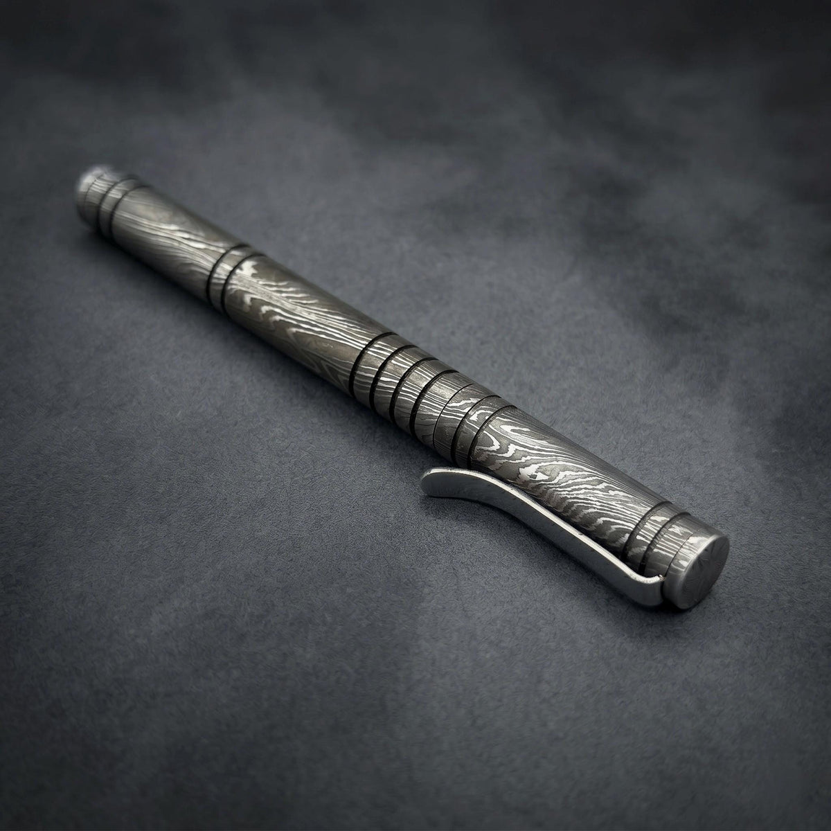 Damascus Steel Ballpoint Pen with Leather Holder — Grooved Grip