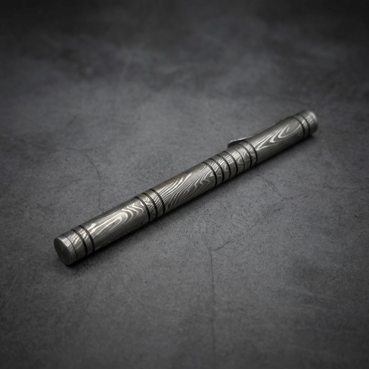 Damascus Steel Ballpoint Pen with Leather Holder — Grooved Grip