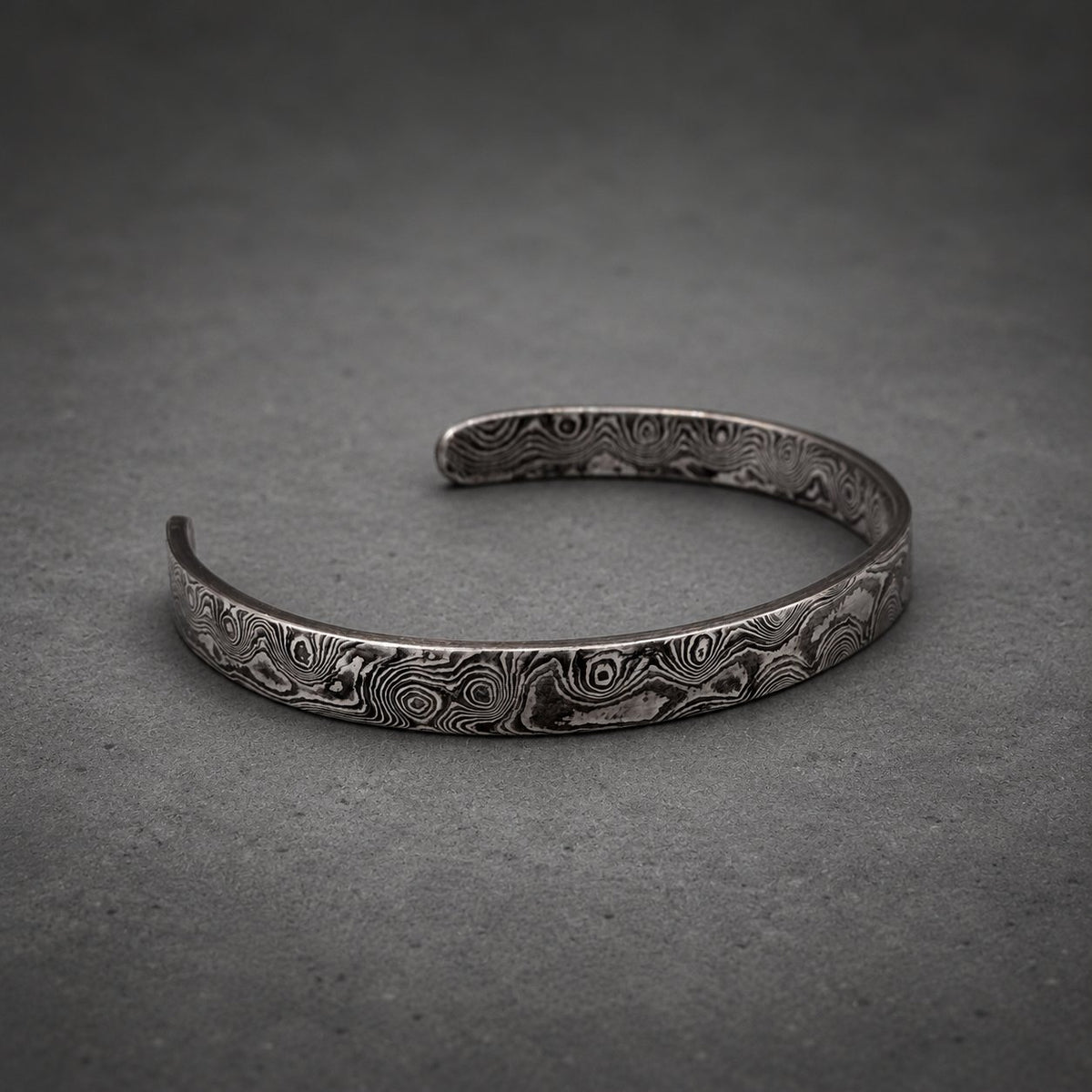 Close-up of clean Damascus steel band showing etched layer pattern