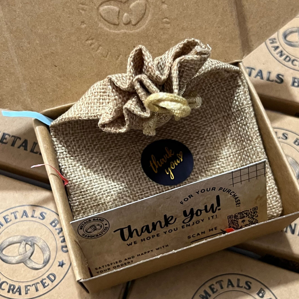 Gift packaging: a jute pouch and a thank-you card in a kraft box